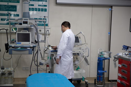 現場直擊鄭大一附院復診 搶修恢復有序進行 科室冰塊降溫保運轉